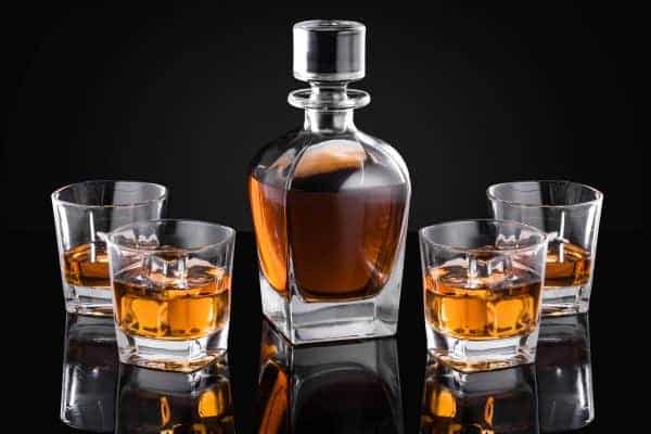 Whiskey glazen met karaf